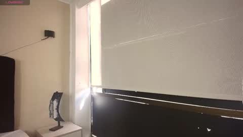 Ambar Ross online show from 23, 9, 2025