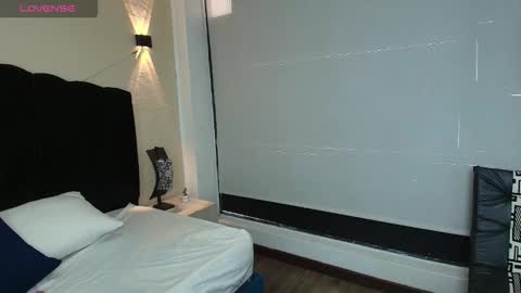 Ambar Ross online show from 9, 10, 2025