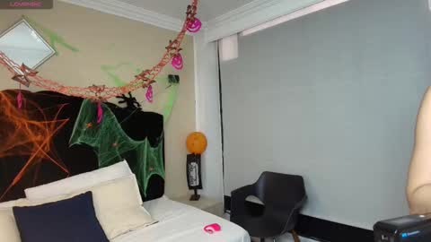 Ambar Ross online show from 27, 10, 2025