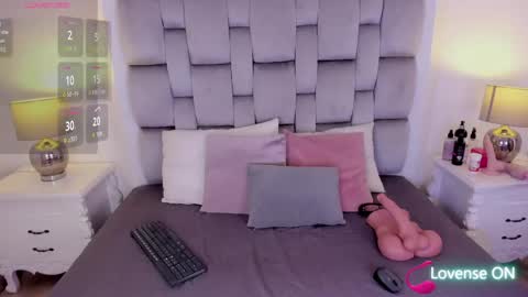 amber  ferrera online show from 15, 4, 2026