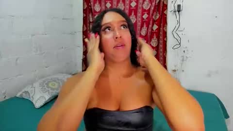 Snapshot of amber_lee20 chatting on 3, 5, 2026 LUISA online show from 3, 5, 2026