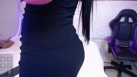 Snapshot of ambersfoxx chatting on 4, 11, 2025 ambers online show from 4, 11, 2025