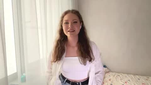 Snapshot of ameeteuscher chatting on 7, 5, 2026 Mia online show from 7, 5, 2026