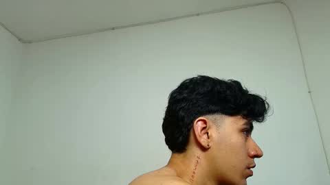 Snapshot of ameli_and_lucas chatting on 21, 1, 2025 Amelia Lucas online show from 21, 1, 2025