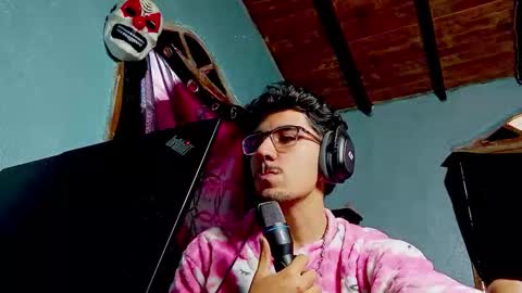 Snapshot of ameli_and_lucas chatting on 13, 11, 2025 Amelia Lucas online show from 13, 11, 2025