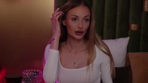 Amelia online show from 10, 4, 2026