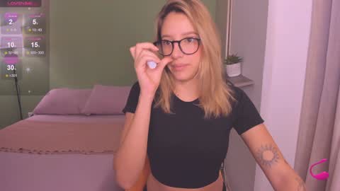 Amelie Graham online show from 11, 12, 2024