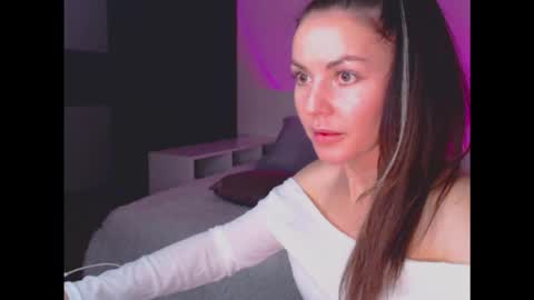 amelinamersi online show from 6, 11, 2025