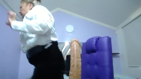 Amell Thomson online show from 30, 12, 2024