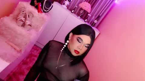 Snapshot of amiadoll chatting on 7, 1, 2025 Queen Mireska online show from 7, 1, 2025