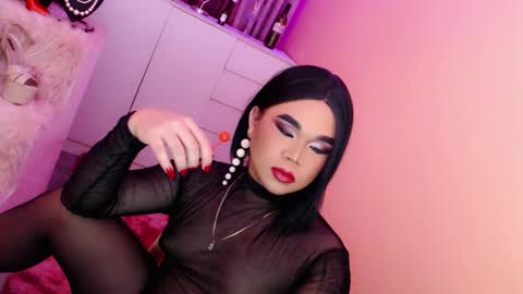 Snapshot of amiadoll chatting on 13, 1, 2025 Queen Mireska online show from 13, 1, 2025