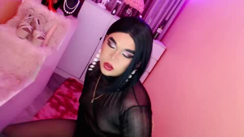 Snapshot of amiadoll chatting on 14, 1, 2025 Queen Mireska online show from 14, 1, 2025