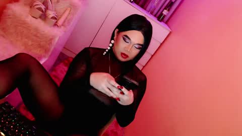 Snapshot of amiadoll chatting on 15, 1, 2025 Queen Mireska online show from 15, 1, 2025