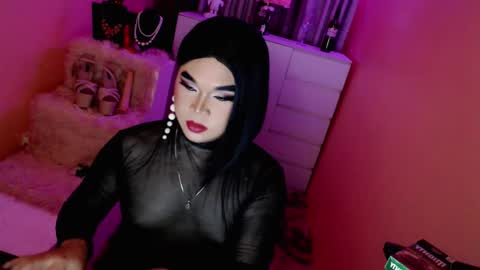 Snapshot of amiadoll chatting on 16, 1, 2025 Queen Mireska online show from 16, 1, 2025