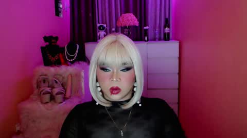 Snapshot of amiadoll chatting on 20, 1, 2025 Queen Mireska online show from 20, 1, 2025