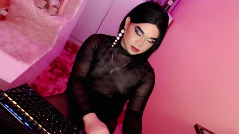 Snapshot of amiadoll chatting on 21, 1, 2025 Queen Mireska online show from 21, 1, 2025