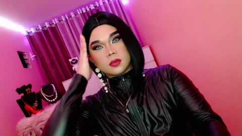 Snapshot of amiadoll chatting on 5, 2, 2025 Queen Mireska online show from 5, 2, 2025