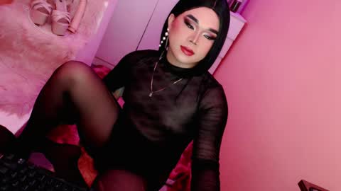 Snapshot of amiadoll chatting on 6, 2, 2025 Queen Mireska online show from 6, 2, 2025