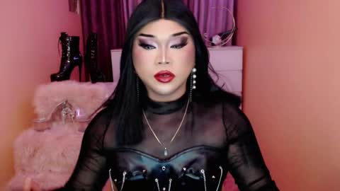 Snapshot of amiadoll chatting on 4, 10, 2025 Queen Mireska online show from 4, 10, 2025