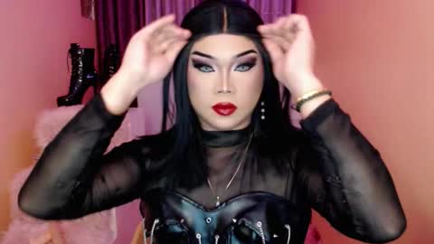 Snapshot of amiadoll chatting on 5, 10, 2025 Queen Mireska online show from 5, 10, 2025