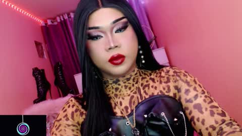 Snapshot of amiadoll chatting on 9, 10, 2025 Queen Mireska online show from 9, 10, 2025