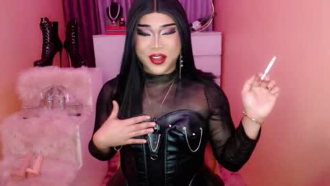 Snapshot of amiadoll chatting on 10, 10, 2025 Queen Mireska online show from 10, 10, 2025