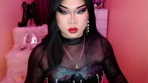 Snapshot of amiadoll chatting on 19, 10, 2025 Queen Mireska online show from 19, 10, 2025