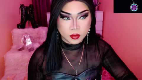 Snapshot of amiadoll chatting on 23, 10, 2025 Queen Mireska online show from 23, 10, 2025