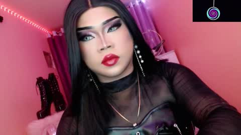 Snapshot of amiadoll chatting on 25, 10, 2025 Queen Mireska online show from 25, 10, 2025