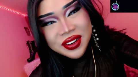 Snapshot of amiadoll chatting on 14, 11, 2025 Queen Mireska online show from 14, 11, 2025