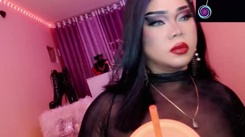 Snapshot of amiadoll chatting on 16, 11, 2025 Queen Mireska online show from 16, 11, 2025