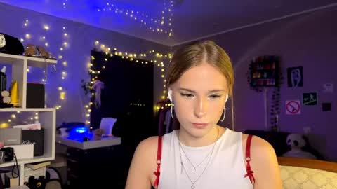 Snapshot of amily_sunray chatting on 18, 4, 2026 Amily online show from 18, 4, 2026