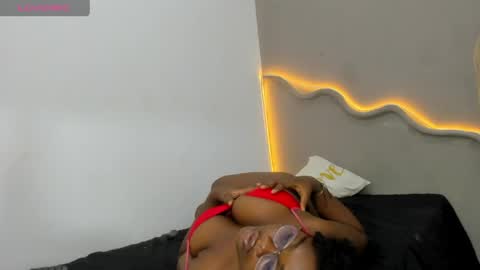 Snapshot of amina__18 chatting on 21, 5, 2026 Amiina online show from 21, 5, 2026