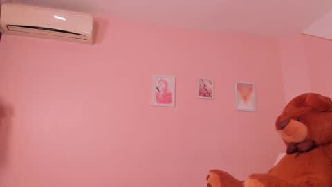 Snapshot of amira_sanz_ chatting on 17, 10, 2025 Amira Sanz online show from 17, 10, 2025