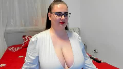 Amira Vyxen online show from 5, 6, 2026