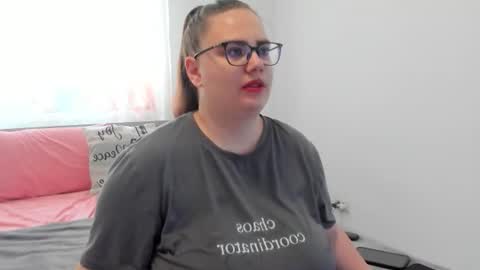 Snapshot of amiravyxen chatting on 18, 6, 2026 Amira Vyxen online show from 18, 6, 2026