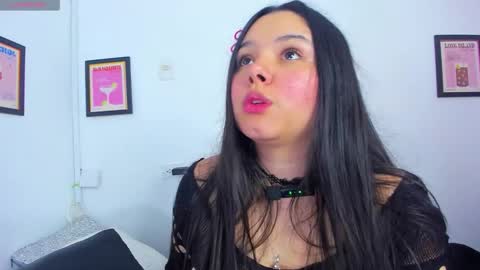 Snapshot of ammy_v chatting on 25, 11, 2025 Lu online show from 25, 11, 2025