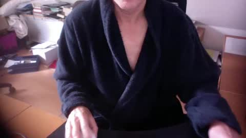 Snapshot of amor2200 chatting on 17, 9, 2025 Amor2200 online show from 17, 9, 2025