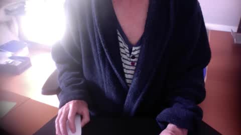 Snapshot of amor2200 chatting on 4, 11, 2025 Amor2200 online show from 4, 11, 2025