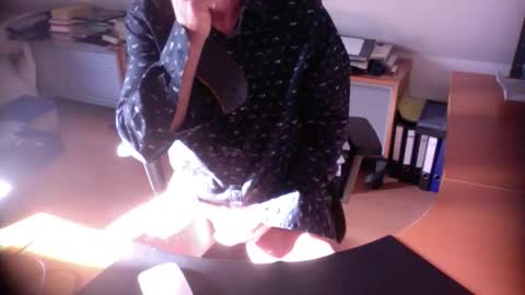 Snapshot of amor2200 chatting on 5, 11, 2025 Amor2200 online show from 5, 11, 2025