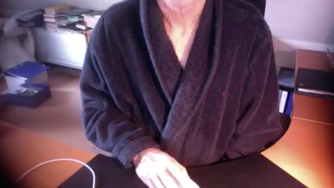 Snapshot of amor2200 chatting on 11, 11, 2025 Amor2200 online show from 11, 11, 2025