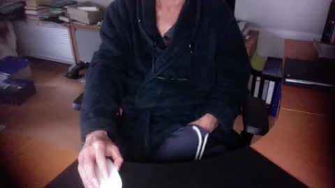 Snapshot of amor2200 chatting on 14, 11, 2025 Amor2200 online show from 14, 11, 2025