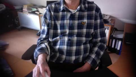 Snapshot of amor2200 chatting on 24, 11, 2025 Amor2200 online show from 24, 11, 2025