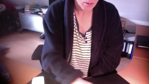 Snapshot of amor2200 chatting on 25, 11, 2025 Amor2200 online show from 25, 11, 2025