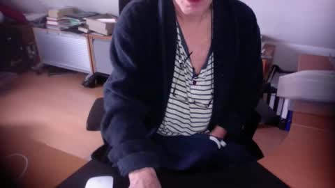 Snapshot of amor2200 chatting on 30, 11, 2025 Amor2200 online show from 30, 11, 2025