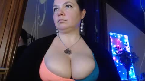 amorelara online show from 7, 12, 2024