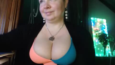 amorelara online show from 10, 12, 2024