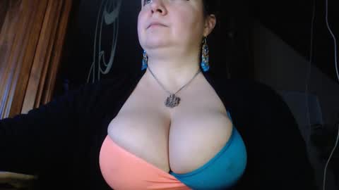 amorelara online show from 10, 1, 2025