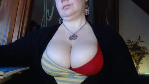 amorelara online show from 2, 2, 2025