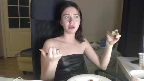 Snapshot of amoremeoww chatting on 28, 12, 2024 miss unforgettable online show from 28, 12, 2024